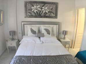 2 chambres, fer et planche à repasser, accès Internet, draps fournis