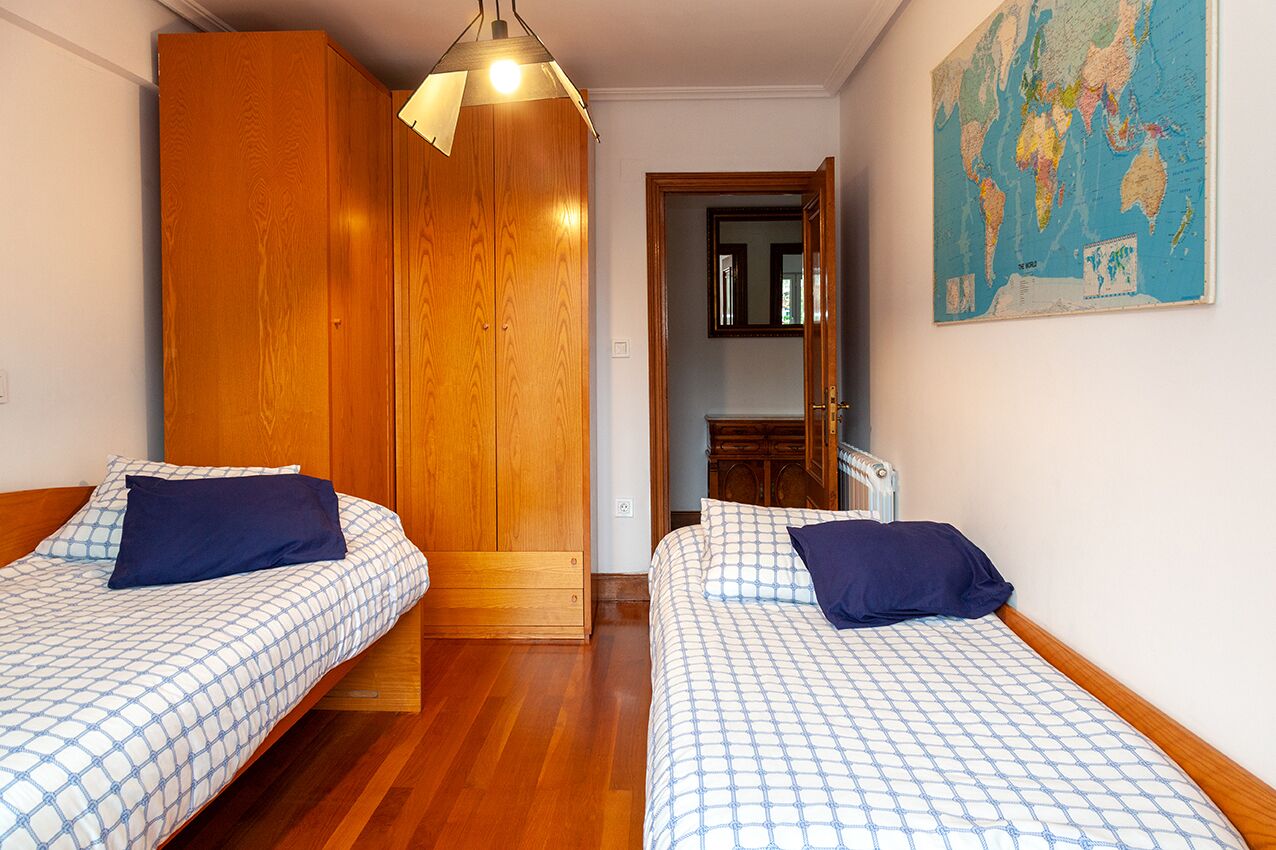 3 soverom, skrivebord, strykejern/-brett og wi-fi (inkludert)