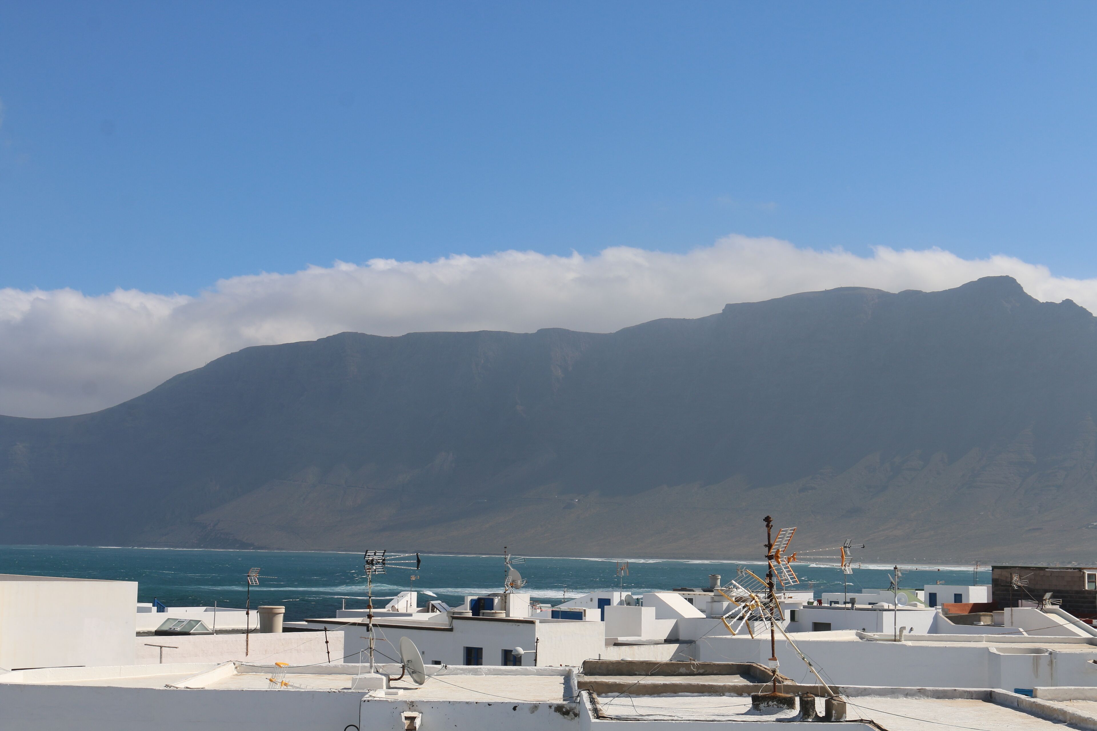 Famara Family House is an accommodation designed for sea lovers.