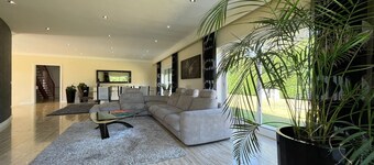Villa Vieira, Stylish villa with swimming pool, close to the sea, river and mountains.