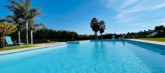 Villa Vieira, Stylish villa with swimming pool, close to the sea, river and mountains.