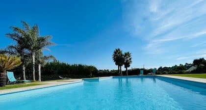 Style-Villa mit Pool; nahe dem Fluss und dem Berg Meer (um Ihnen zu helfen)