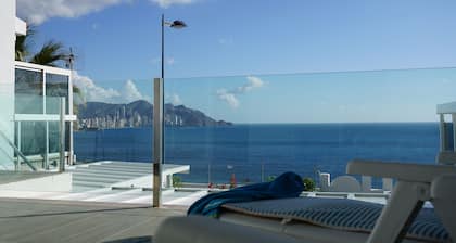 Poniente, 3 Bed ensuite Sleeps 6+2, Sea Views, Gym, Games & Cinema Room SOLAR !