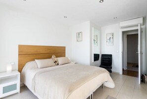 3 bedrooms, in-room safe, desk, iron/ironing board - Poniente, 3 Bed ensuite Sleeps 6, Sea Views, Gym, Games & Cinema Room SOLAR ! (Benidorm)