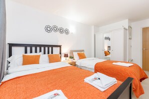 2 soverom, skrivebord, strykejern/-brett og wi-fi (inkludert)