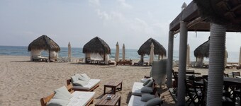 Xeraco Beach, First line 