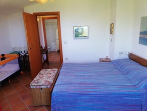 2 bedrooms, desk, soundproofing, free WiFi