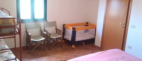 2 slaapkamers, een bureau, geluiddichte muren, gratis wifi