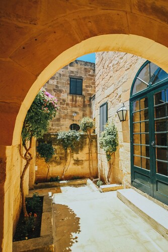 Villa in Gozo with private pool, quiet location & family friendly 