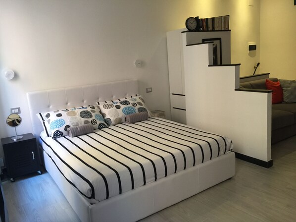 1 bedroom, travel cot, free WiFi, bed sheets