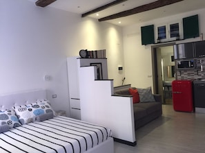 1 bedroom, travel cot, free WiFi, bed sheets