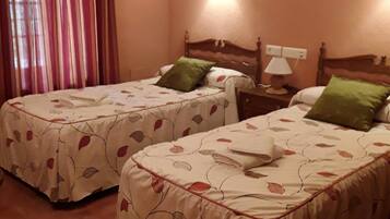 2 chambres, bureau, fer et planche à repasser, lit parapluie