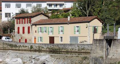 House 6 people, large volumes and large garden