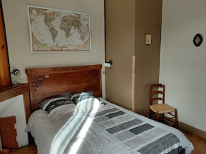 3 chambres, fer et planche à repasser, Wi-Fi, draps fournis