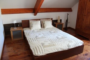 4 bedrooms, free WiFi, bed sheets