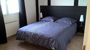 4 bedrooms, iron/ironing board, travel cot, free WiFi