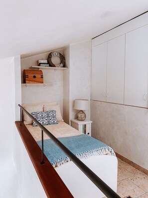 Interior - Spectacular sea view of the entire bay of Su Giudeu. King size bed +topper (chia)