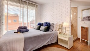 4 Schlafzimmer, Schreibtisch, Bügeleisen/Bügelbrett, kostenloses WLAN