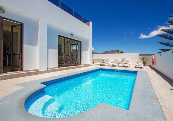 Pool - Casa Maelle - Large Villa with Hot Tub & More (Playa Blanca)