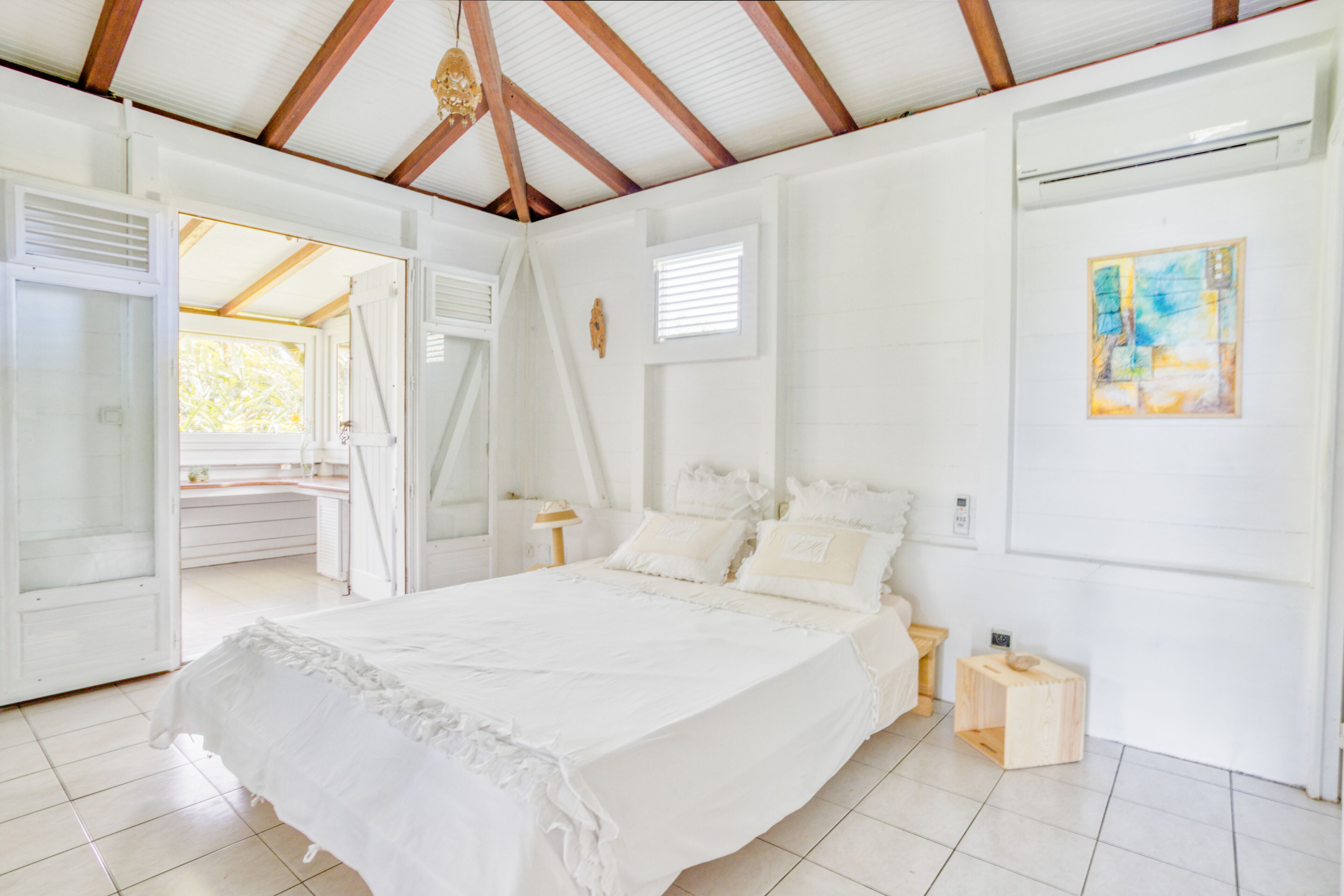 3 bedrooms, desk, iron/ironing board, travel crib