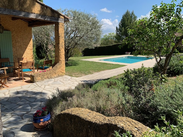 A heated pool - Charming villa, heated swimming pool, 4 to 8 persons (Mormoiron)