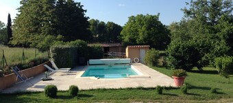 In the heart of Provence independent studio of 25m2 with views of the hills 