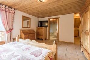 9 bedrooms, in-room safe, iron/ironing board, travel crib - Châtel 370 m² 19 pers sauna + baby -football billiards (Châtel)