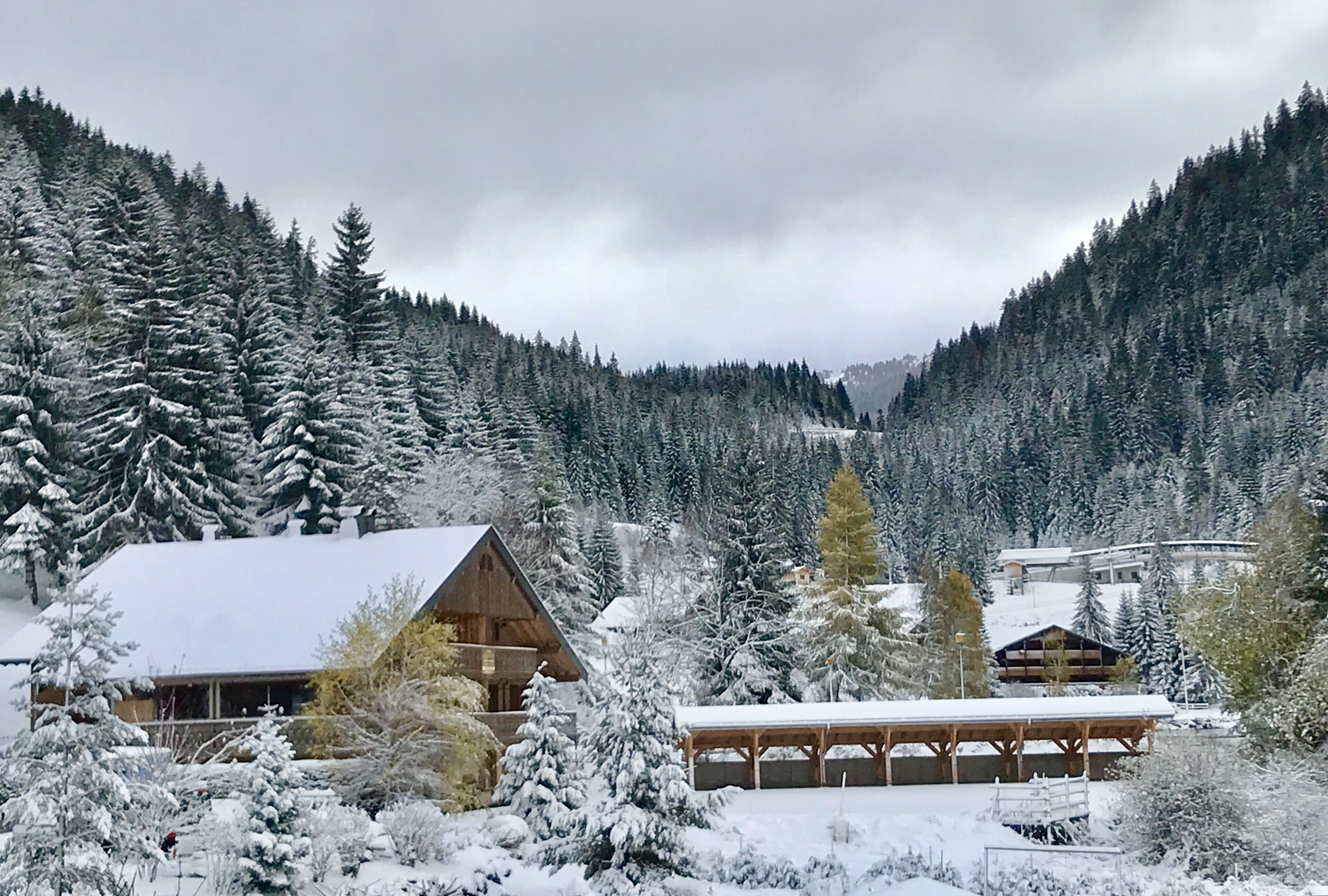 Chalet de 390 m² bord du lac et foret  à  400 m des télésièges
