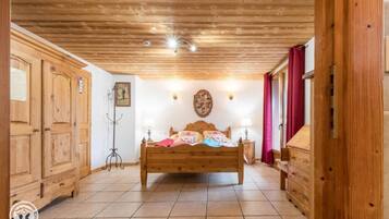 9 chambres, coffres-forts dans les chambres, fer et planche à repasser