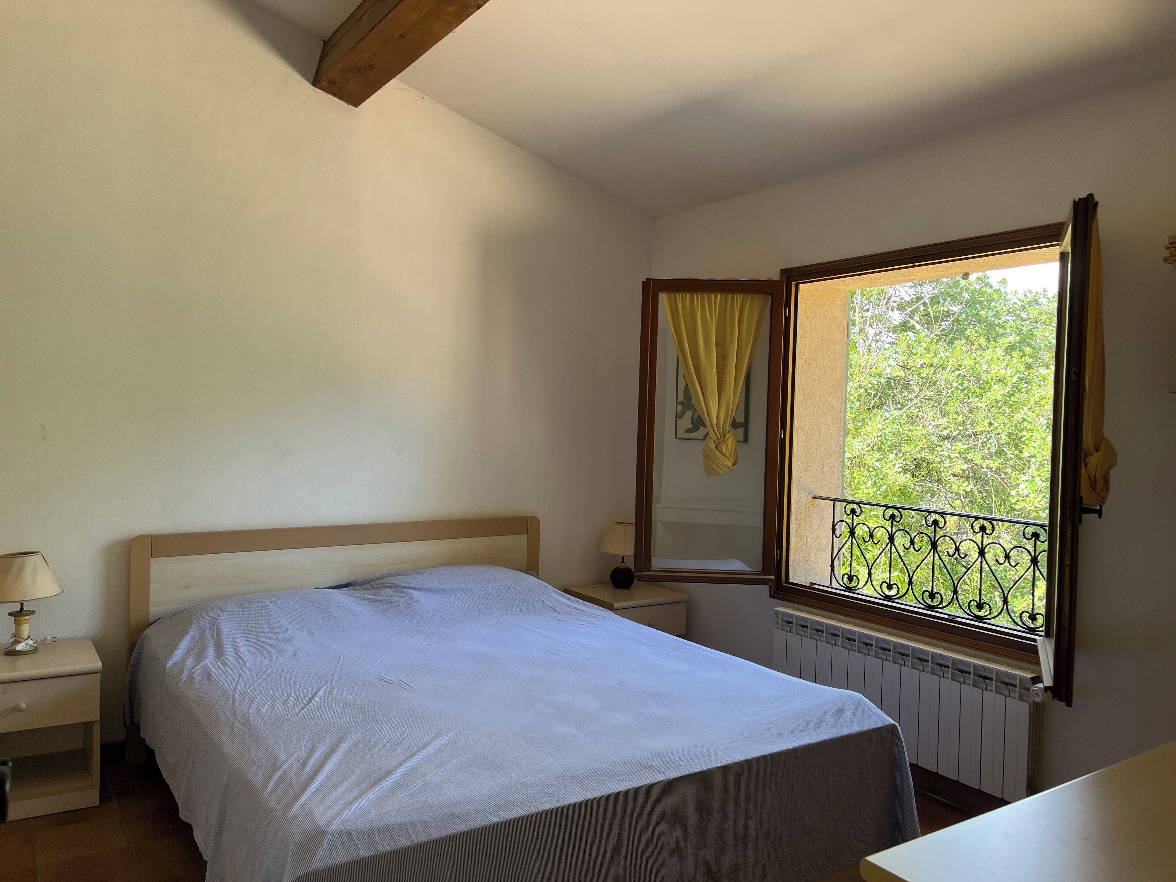 Family villa in Provence: pool, playgrounds, sleeps 10, flexible A/D dates.