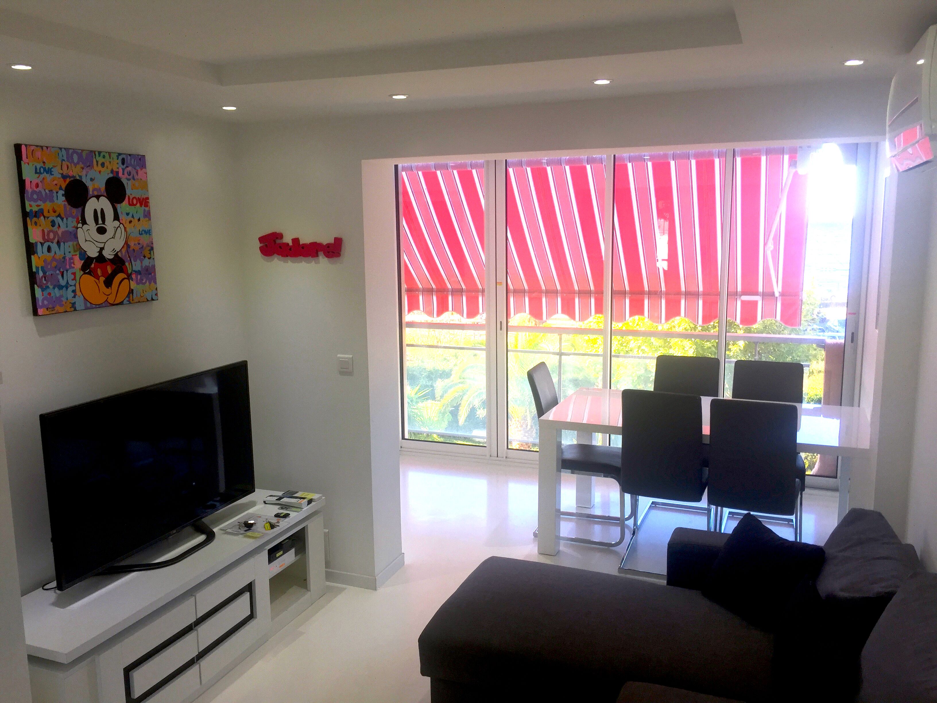 Smart TV, video games, table tennis, video library