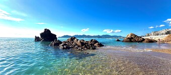 Cannes - Sea front apartment, beach front, pool, garden, internet, aircon