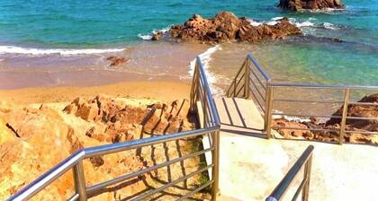 Cannes - Sea front apartment, beach front, pool, garden, internet, aircon