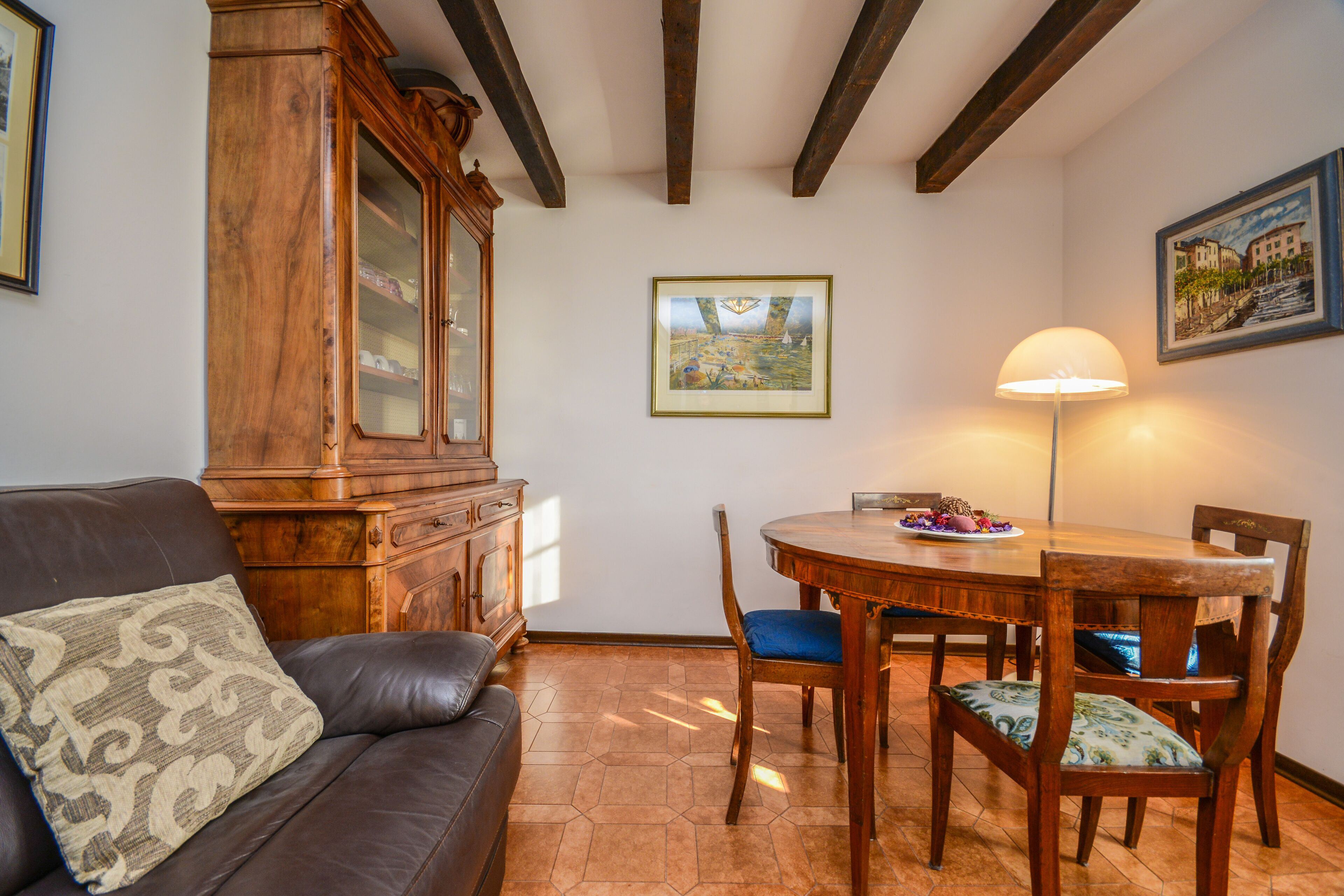 LAWRENCE'S FORMER MANSION WITH LAKE VIEW AND WIFI