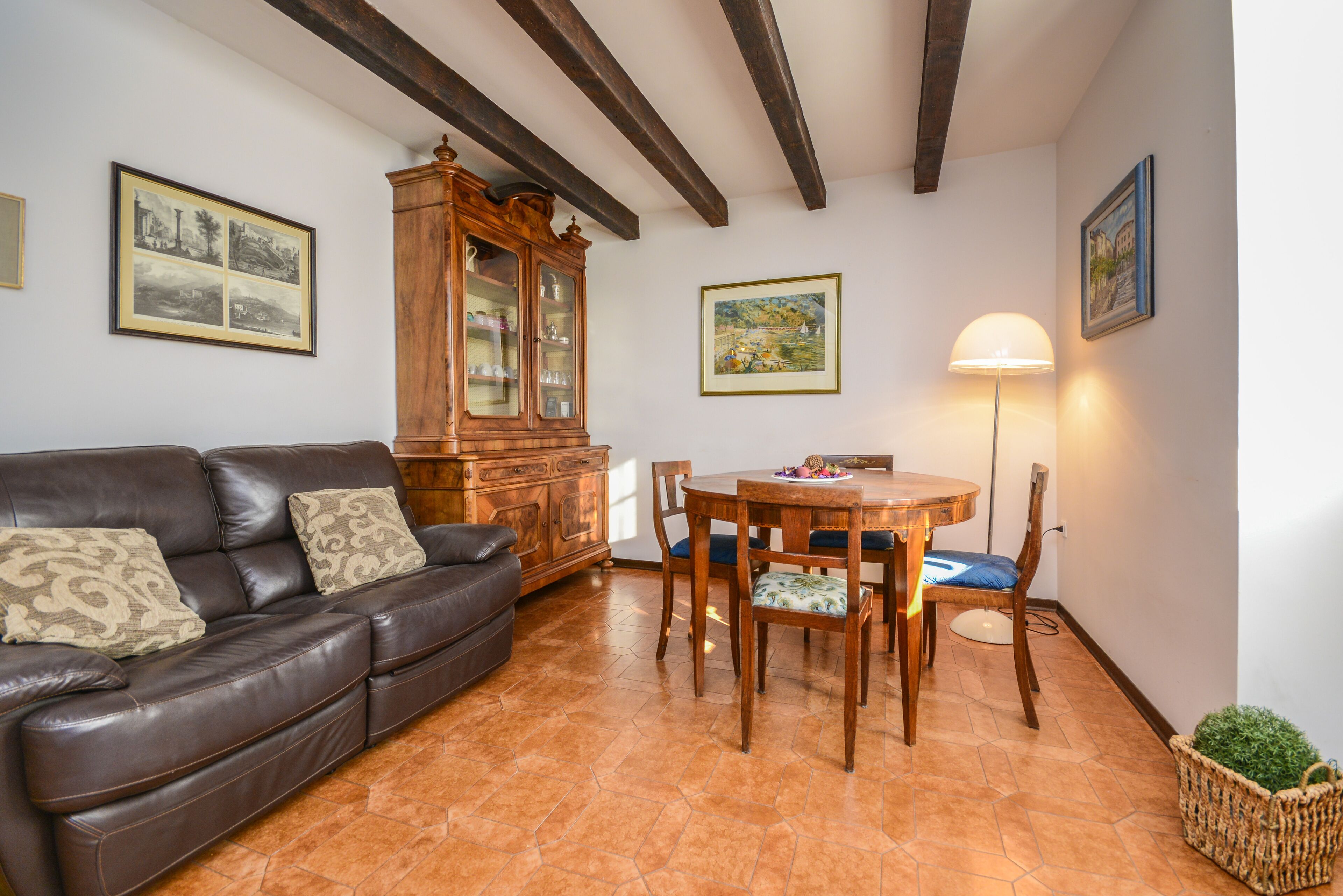 LAWRENCE'S FORMER MANSION WITH LAKE VIEW AND WIFI