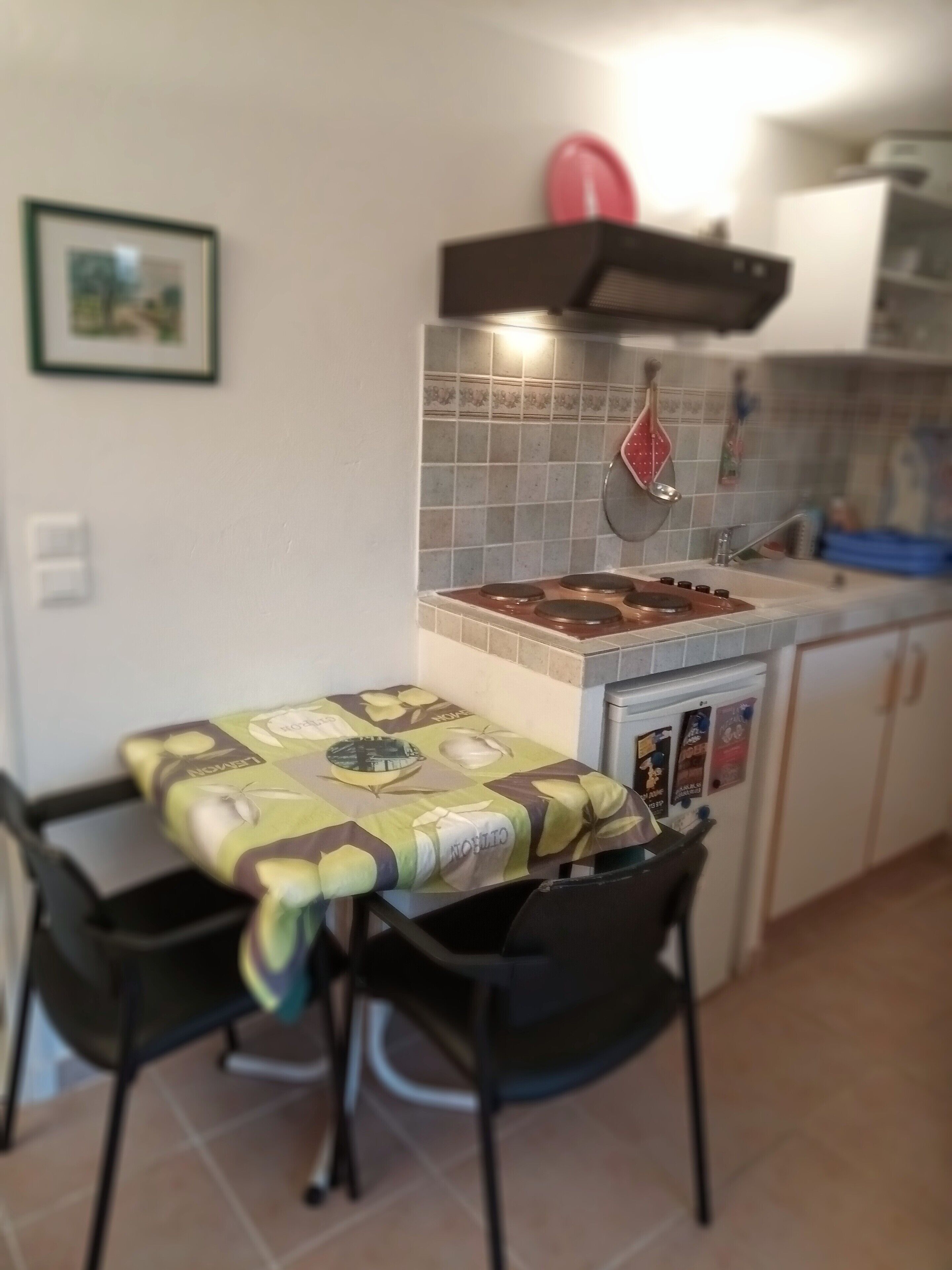 Independent studio. Ground floor villa/Côte d'Azur. Entrance & private pool. Calme.