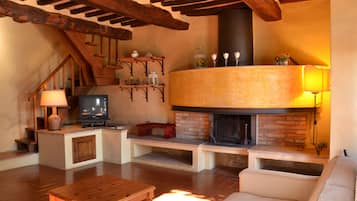 Télévision, cheminée, lecteur de DVD