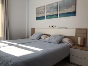 2 bedrooms, iron/ironing board, free WiFi, bed sheets - Apartment on the seafront (Felanitx)