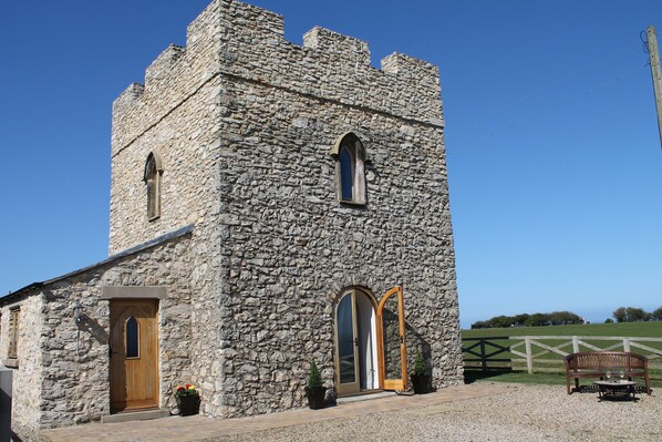 Exterior - Listed Stone Built Folly with original gothic features (Seaham)