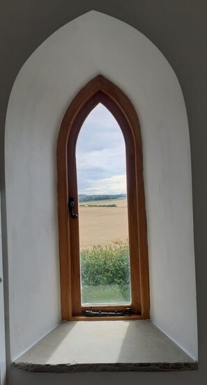 Interior - Listed Stone Built Folly with original gothic features (Seaham)