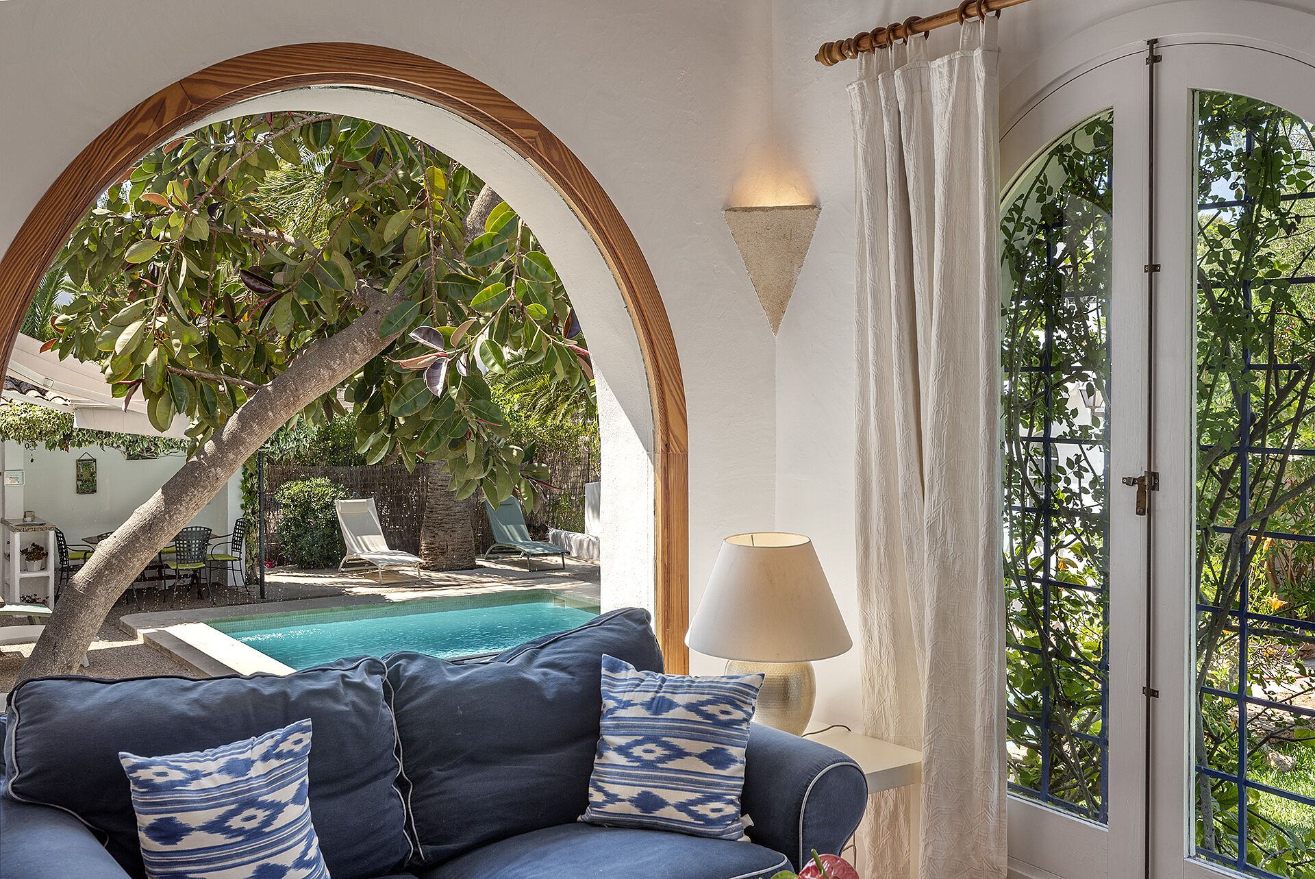 TV, fireplace, DVD player, ping pong