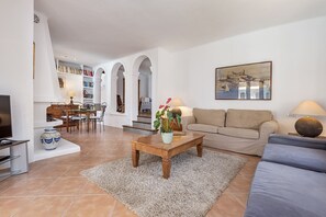 TV, fireplace, DVD player, ping pong