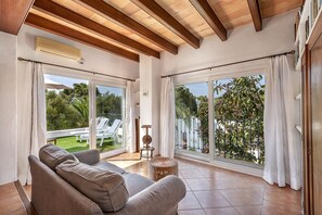 TV, fireplace, DVD player, ping pong