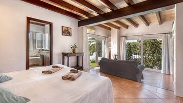 5 sovrum, vÀrdeförvaringsskÄp pÄ rummet och strykjÀrn/strykbrÀda