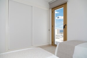 2 chambres, fer et planche à repasser, draps fournis