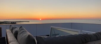 Beautiful penthouse with spectacular sea view and swimming pool