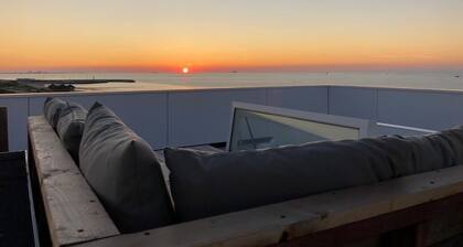 Beautiful penthouse with spectacular sea view and swimming pool