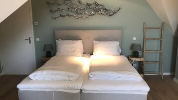 2 Schlafzimmer, BĂŒgeleisen/BĂŒgelbrett, Internetzugang, BettwĂ€sche