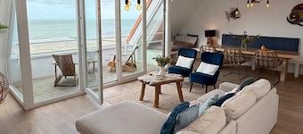Beautiful penthouse with spectacular sea view and swimming pool