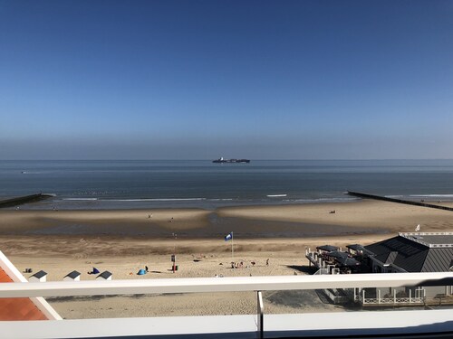 Magnifique penthouse avec vue spectaculaire sur la mer et piscine